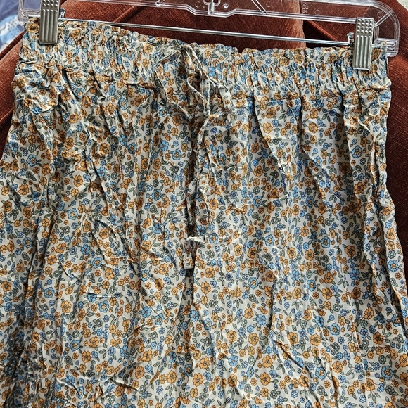 Haute Ellie Boho Floral Maxi Skirt Tiered Pleats Floral Print Round Hem Blue Med - Picture 7 of 16